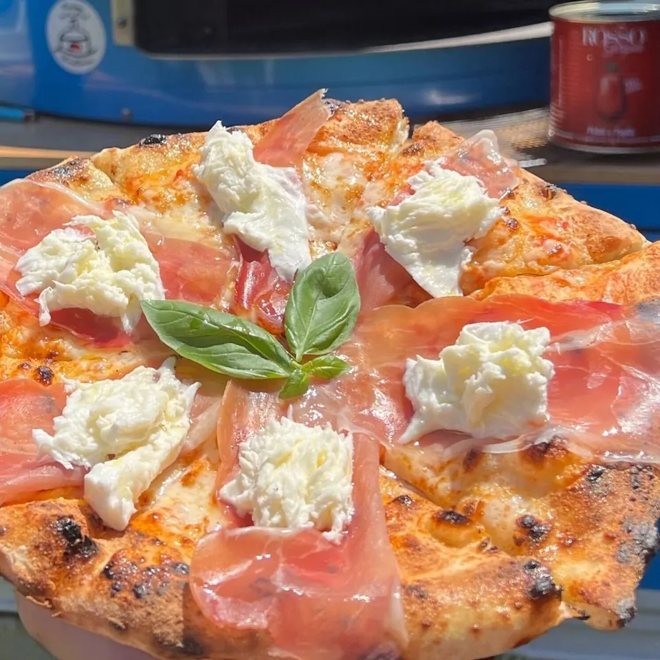 Prosciutto and rocket pizza from the Pizza Deluxe Package, Melbourne pizza catering